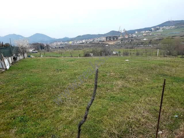 Land for sale in Ramazan Begu Street, Sauk.
It has an area of 678 m2, suitable for construction.
T
